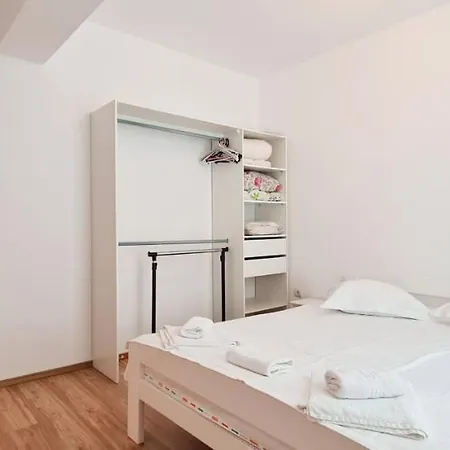 Dor De Mare - Andorra - Lake View -